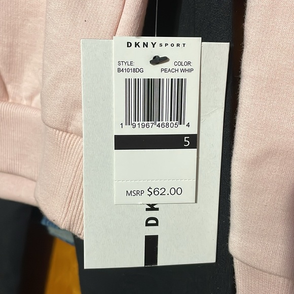 DKNY - Picture 3 of 4